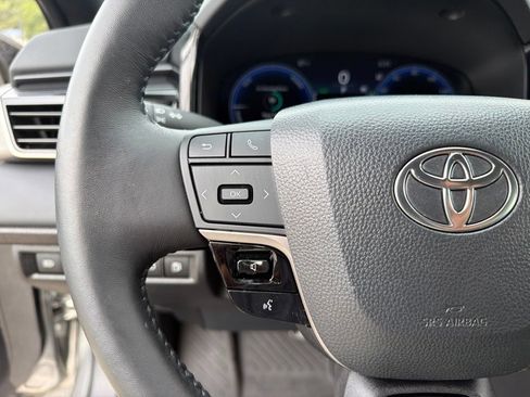 Used 2025 Toyota Camry XSE FWD image 15
