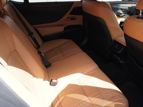 Used 2023 Lexus ES 350 Ultra Luxury w/ Accessory Package (Z2) FWD image 11