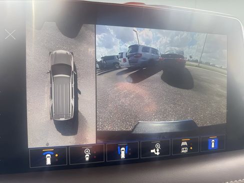 Used 2022 Chevrolet Tahoe LT w/ Luxury Package image 27