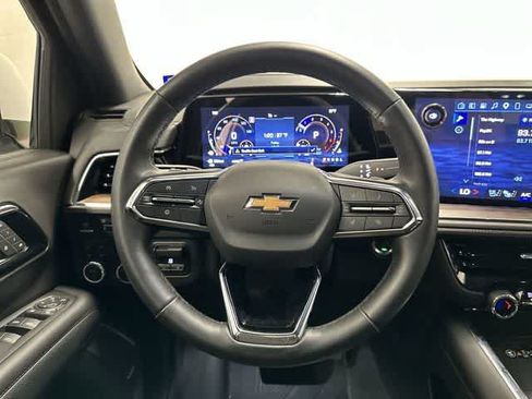 Used 2025 Chevrolet Suburban High Country AWD/4WD image 15