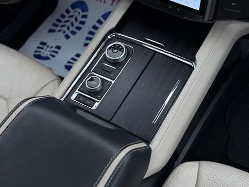 Certified 2022 Ford Expedition Platinum image 35