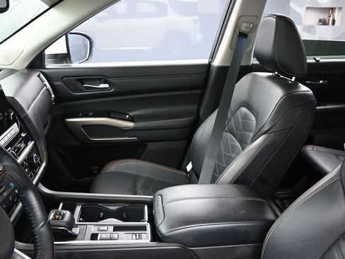 Used 2022 Nissan Pathfinder Platinum w/ Cargo Package image 25