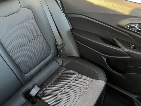 Used 2025 Chevrolet Trax LT image 35