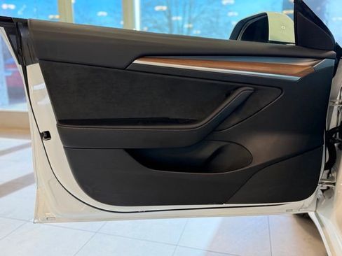 Used 2023 Tesla Model 3 Standard Range image 18