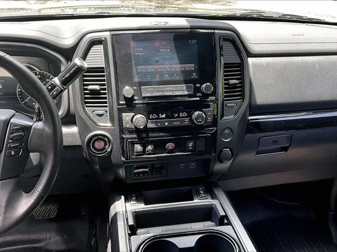 Used 2023 Nissan Titan SV w/ SV Convenience Package RWD image 9