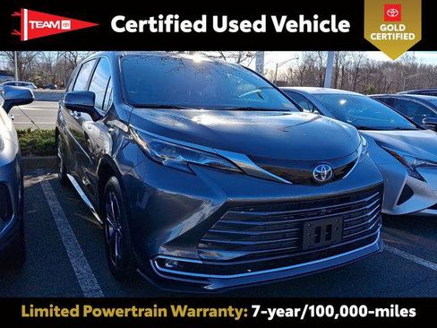 Certified 2025 Toyota Sienna Platinum image 1