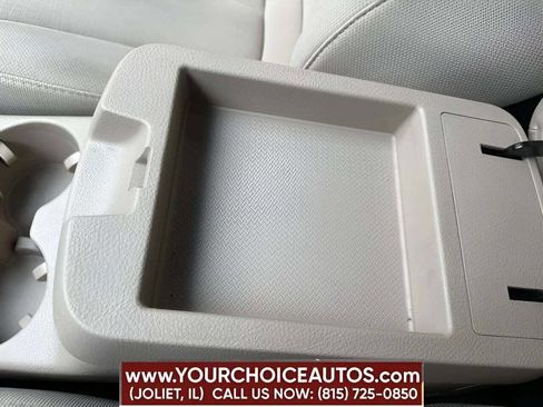 Used 2012 Hyundai Santa Fe GLS image 21