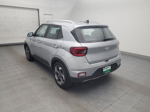 Used 2021 Hyundai Venue SEL FWD image 5