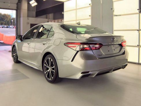Used 2019 Toyota Camry SE FWD image 5
