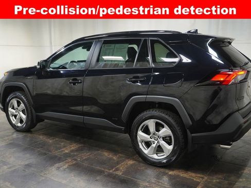 Used 2021 Toyota RAV4 XLE Premium image 8