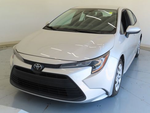 Used 2024 Toyota Corolla LE FWD image 8
