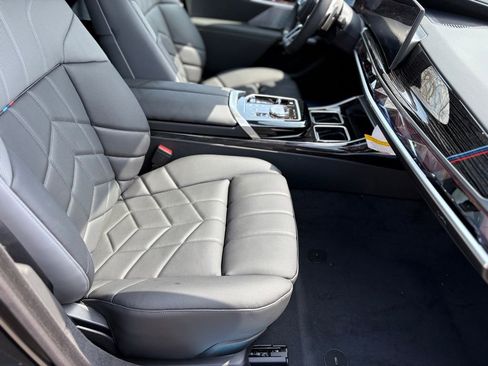 Used 2025 BMW 760i xDrive image 23