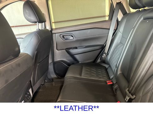 Used 2023 Nissan Rogue Platinum FWD image 12