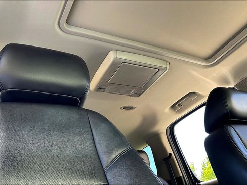 Used 2014 Chevrolet Suburban LTZ image 29