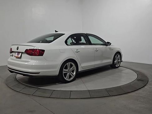 Used 2017 Volkswagen Jetta GLI image 5