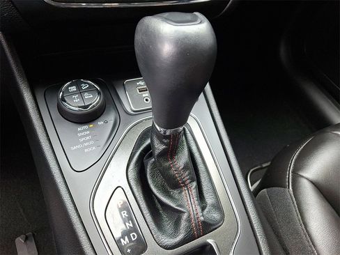 Used 2020 Jeep Cherokee Trailhawk w/ Cold Weather Group image 14