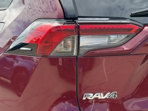 Used 2022 Toyota RAV4 XLE Premium AWD/4WD image 6