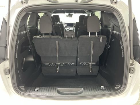 Used 2023 Chrysler Pacifica Touring image 29