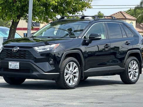 Used 2023 Toyota RAV4 XLE Premium FWD image 8