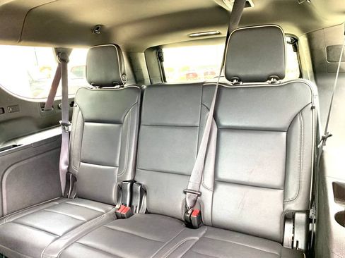 Used 2023 GMC Yukon XL SLT RWD image 16