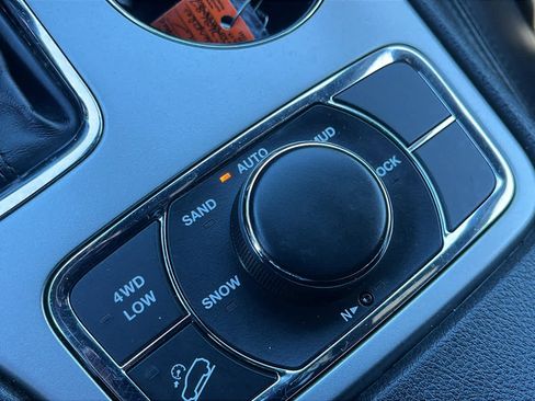 Used 2018 Jeep Grand Cherokee Limited image 20