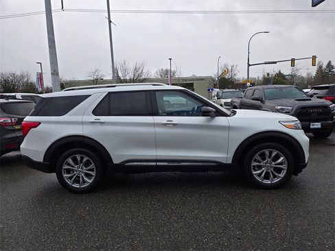 Used 2023 Ford Explorer Limited w/ Limited Technology Package image 4