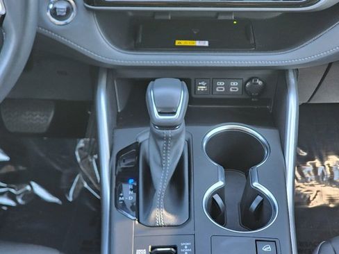 Used 2023 Toyota Highlander XLE image 29
