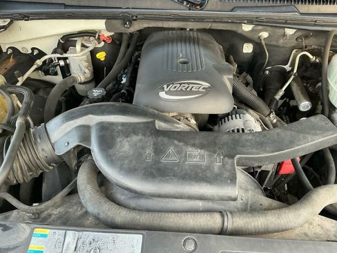 Used 2004 Chevrolet Avalanche Z71 w/ Sun And Sound Package image 25