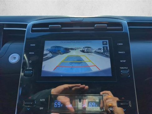 Used 2022 Hyundai Santa Cruz SEL Premium image 17