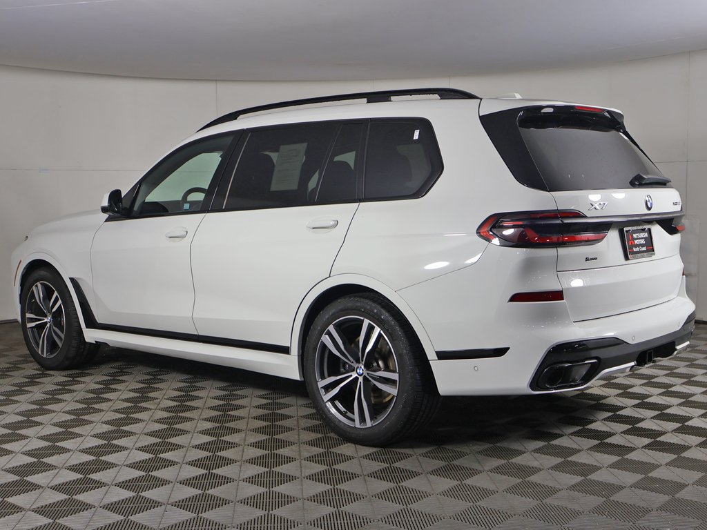 Used 2024 BMW X7 xDrive40i w/ M Sport Package AWD/4WD image 12