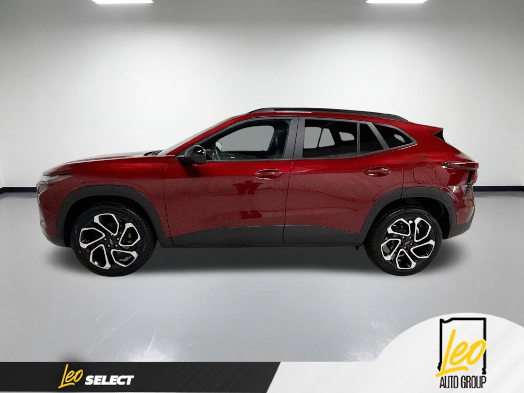 Used 2024 Chevrolet Trax RS w/ Sunroof Package FWD image 11