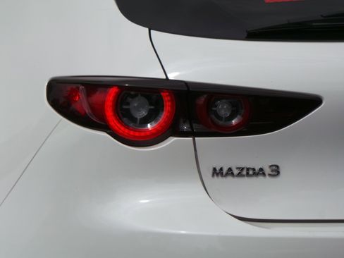 Used 2023 MAZDA MAZDA3 s FWD image 20