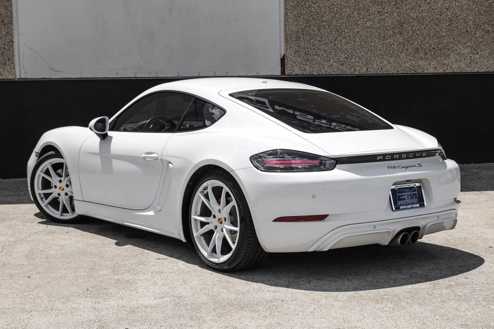 Used 2018 Porsche 718 Cayman S w/ Sportdesign Package RWD image 9