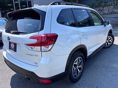 Used 2023 Subaru Forester Premium AWD/4WD image 4