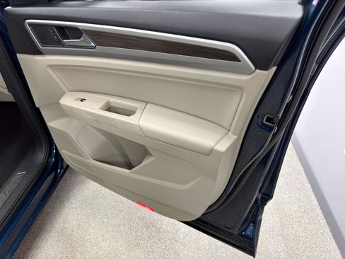 Used 2019 Volkswagen Atlas SEL R-Line AWD/4WD image 13