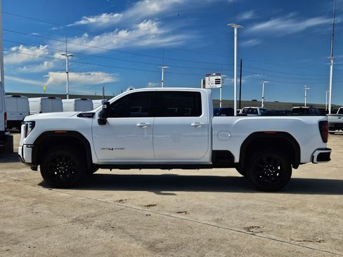 Used 2025 GMC Sierra 2500 AT4 AWD/4WD image 9