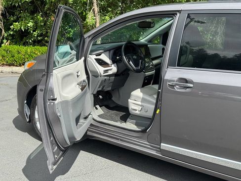 Used 2015 Toyota Sienna XLE w/ XLE Navigation Package AWD/4WD image 8