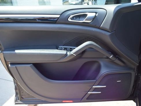 Used 2017 Porsche Cayenne Platinum Edition AWD/4WD image 18