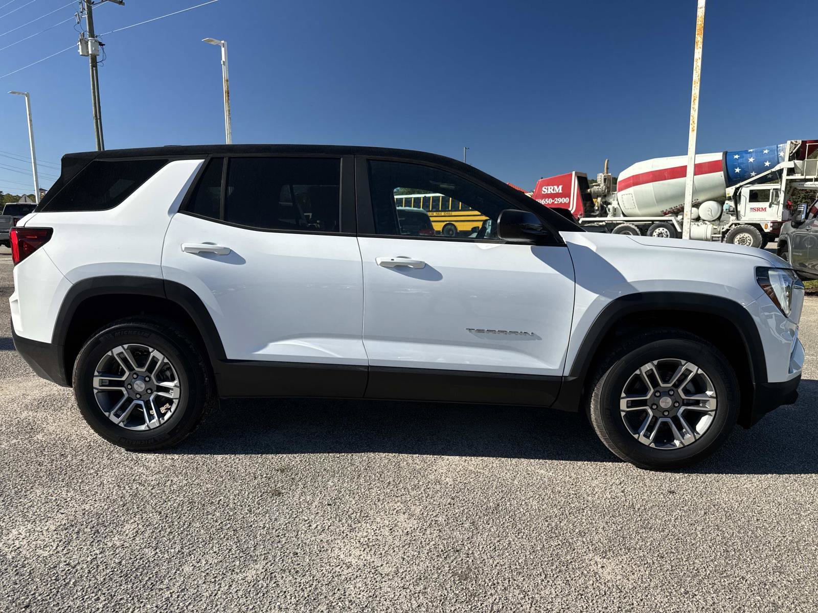 New 2027 GMC Terrain Elevation w/ LPO, Floor Liner Package FWD image 2