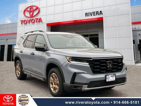 Used 2024 Honda Pilot TrailSport image 9