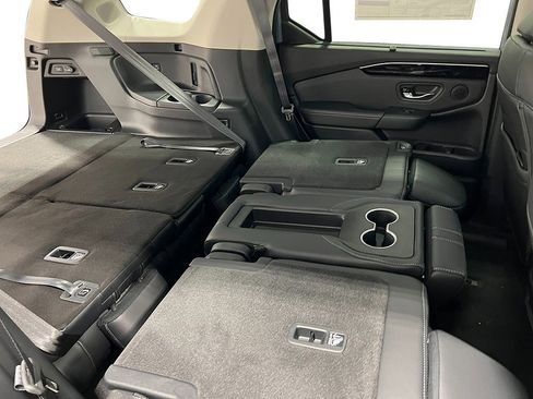 New 2025 Honda Pilot Touring image 40