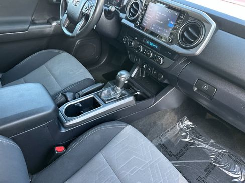 Used 2022 Toyota Tacoma TRD Off-Road image 14