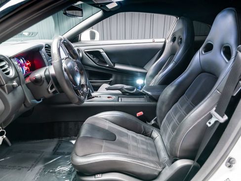 Used 2015 Nissan GT-R Premium AWD/4WD image 44