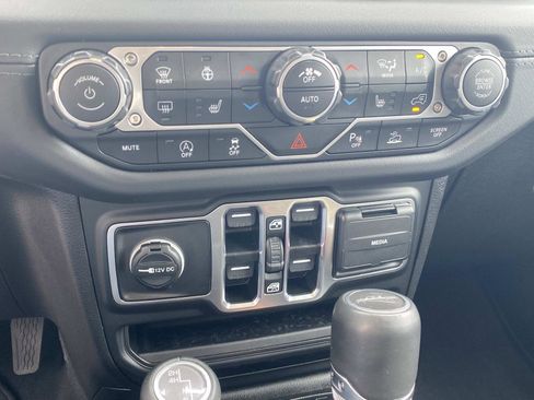 Used 2025 Jeep Gladiator Sport AWD/4WD image 29