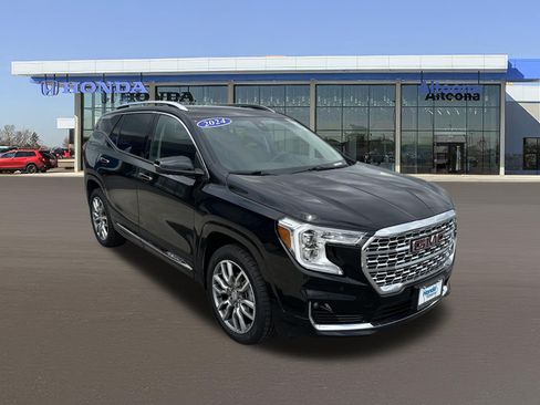 Used 2024 GMC Terrain Denali w/ Denali Premium Package AWD/4WD image 6