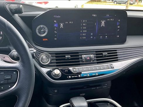 Used 2021 Lexus LS 500 F Sport w/ Accessory Package (Z2) image 9