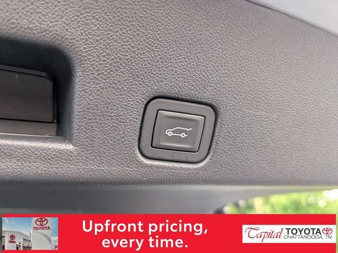 Used 2024 Chevrolet Traverse Z71 w/ Enhanced Driving Package AWD/4WD image 11