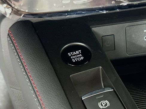 New 2026 Nissan Kicks SR w/ SR Premium Package FWD image 19