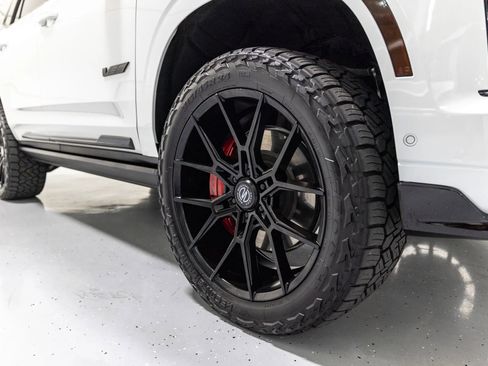 Used 2025 Cadillac Escalade V AWD/4WD image 33
