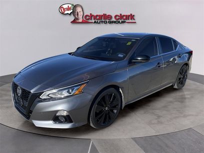 Used 2022 Nissan Altima 2.5 SR w/ Midnight Edition Package